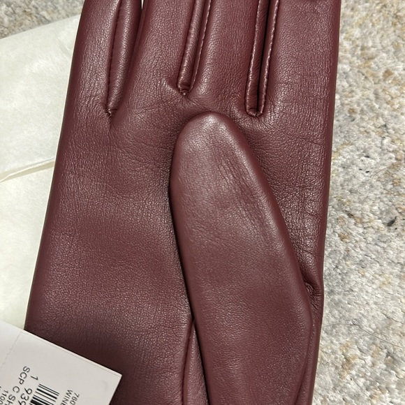 New Signature Coach Genuine Leather Tech Gloves in Wine colour with GiftBox - Picture 6 of 9